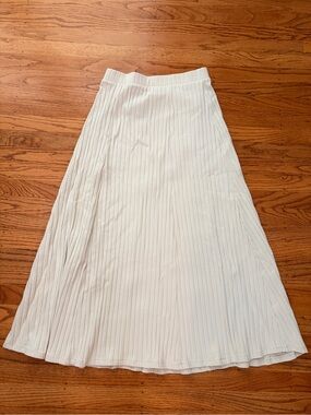 Old Navy Off White Knit Pleated A-Line Skirt